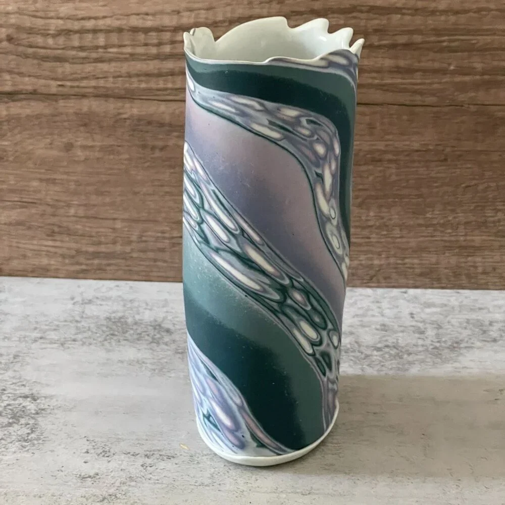 Naomi Lindenfeld Studio Art Pottery VT Oval Purple Swirl Handcrafted Vase 7.5